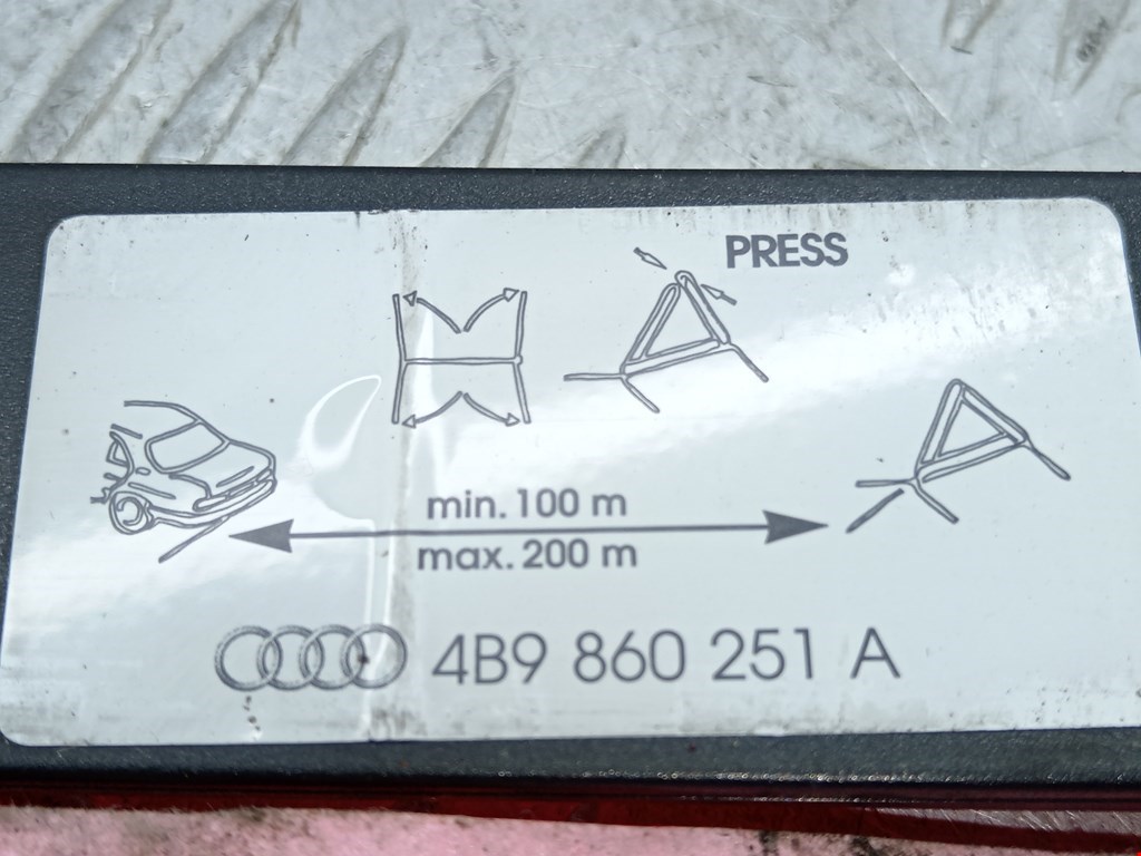 Знак аварийной остановки Audi A6 C5 купить в Беларуси