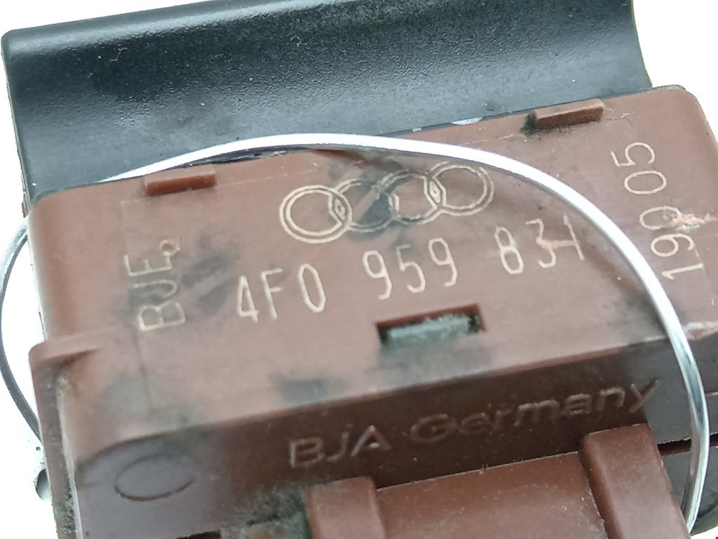 Кнопка открывания багажника Audi A6 C6 купить в Беларуси