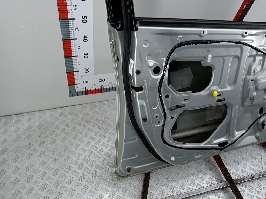 Дверь передняя левая Toyota Avensis 2 (T250) купить в России