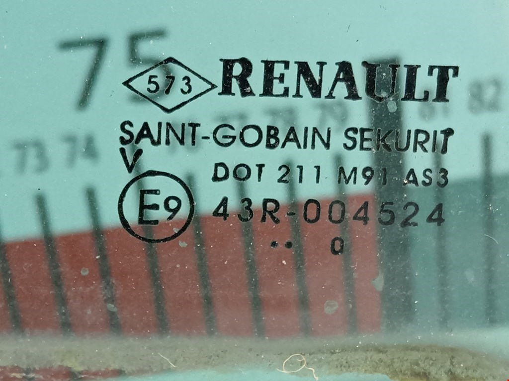 Стекло двери задней правой Renault Megane 3 купить в России