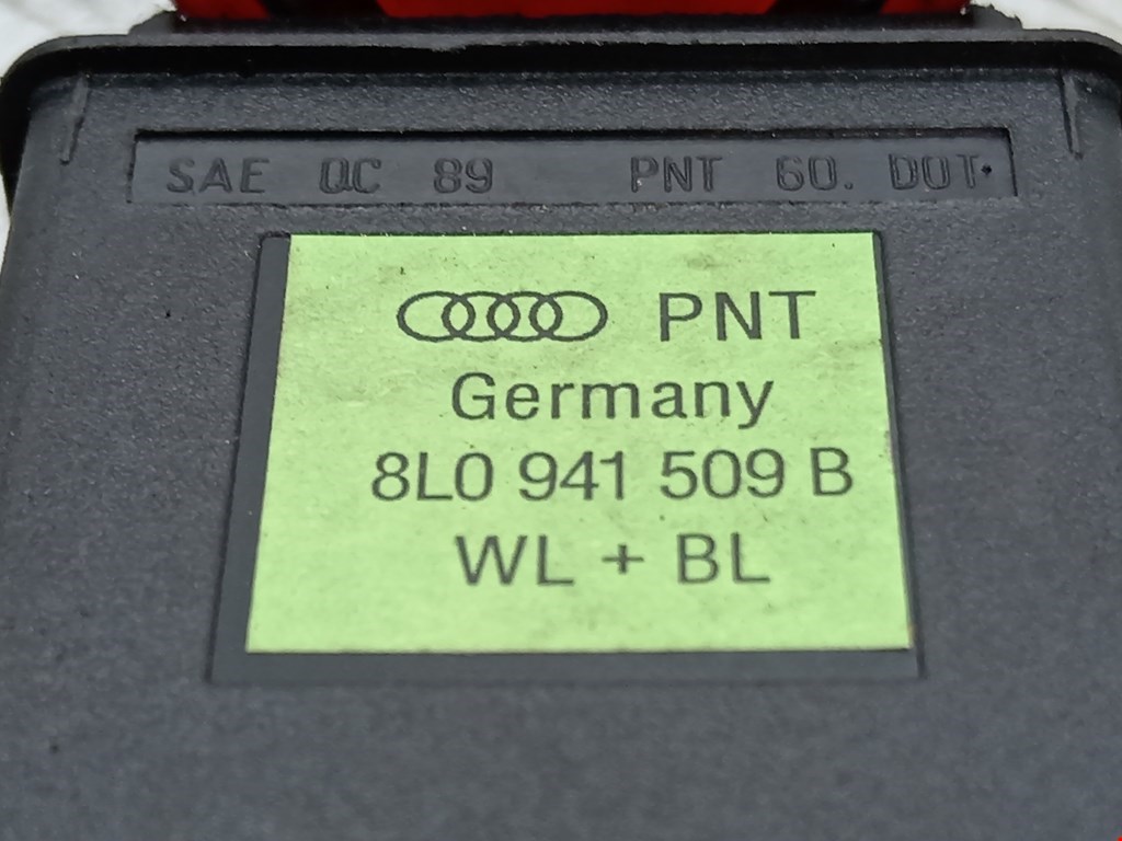 Кнопка аварийной сигнализации Audi A3 8L купить в России
