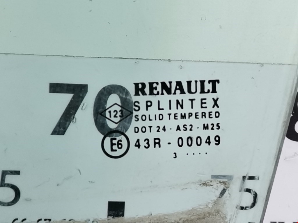 Стекло двери передней левой Renault Scenic 2 купить в России