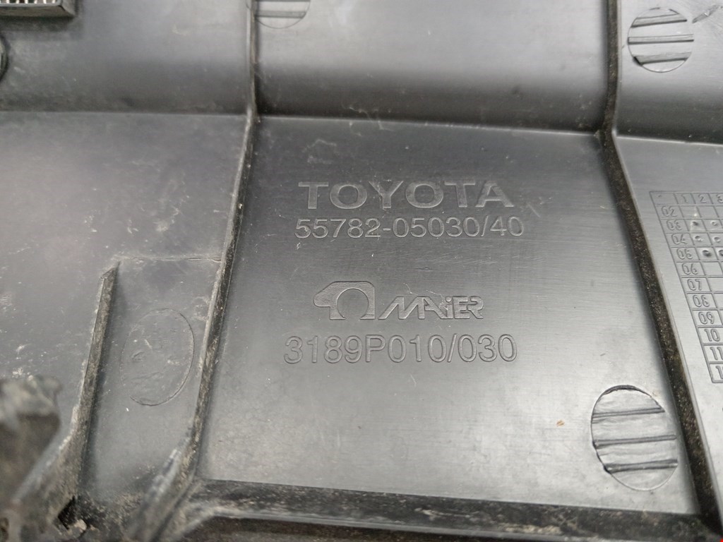 Дождевик (жабо) Toyota Avensis 2 (T250) купить в Беларуси