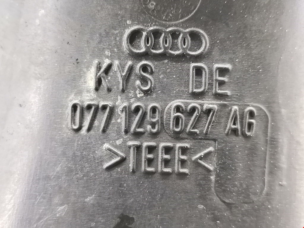Патрубок воздушного фильтра Audi A8 D3 купить в Беларуси