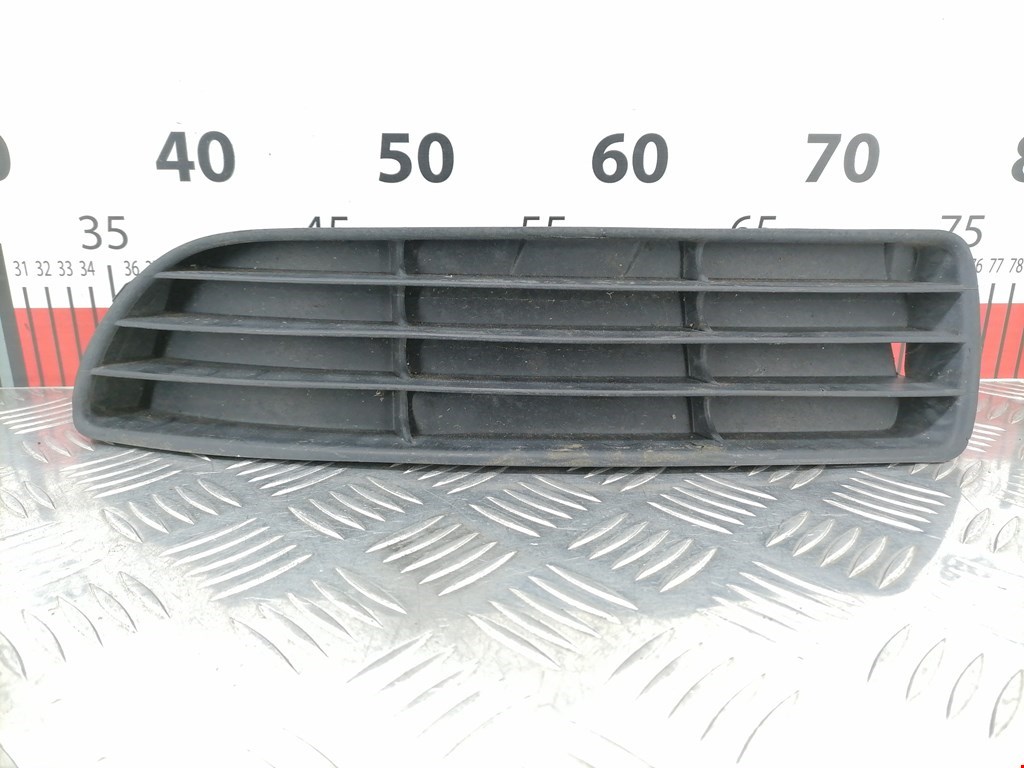 Решетка (заглушка) в бампер левая Audi A4 B5 купить в Беларуси