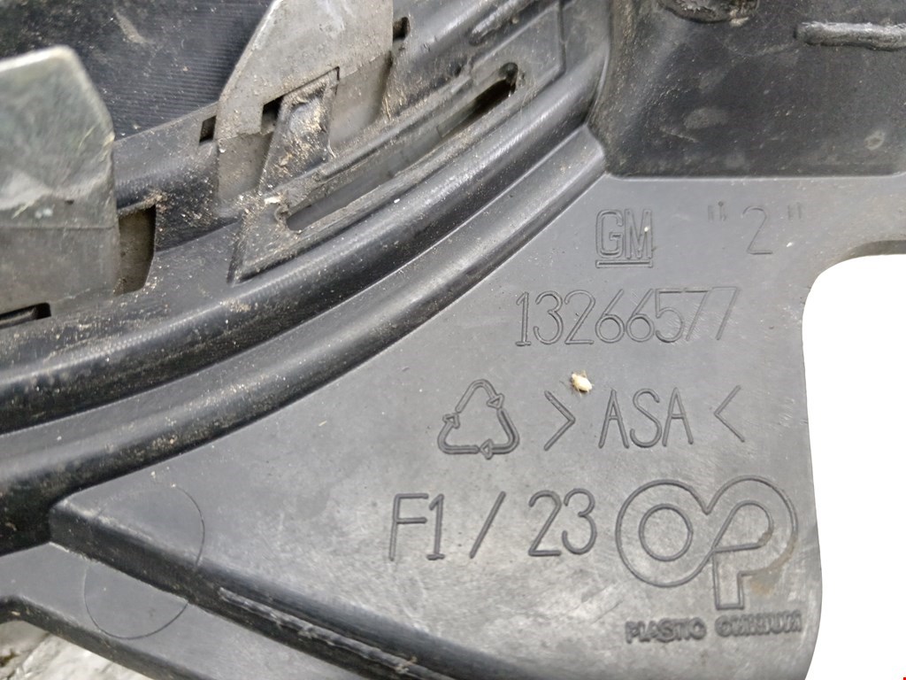 Решетка радиатора Opel Astra J купить в России