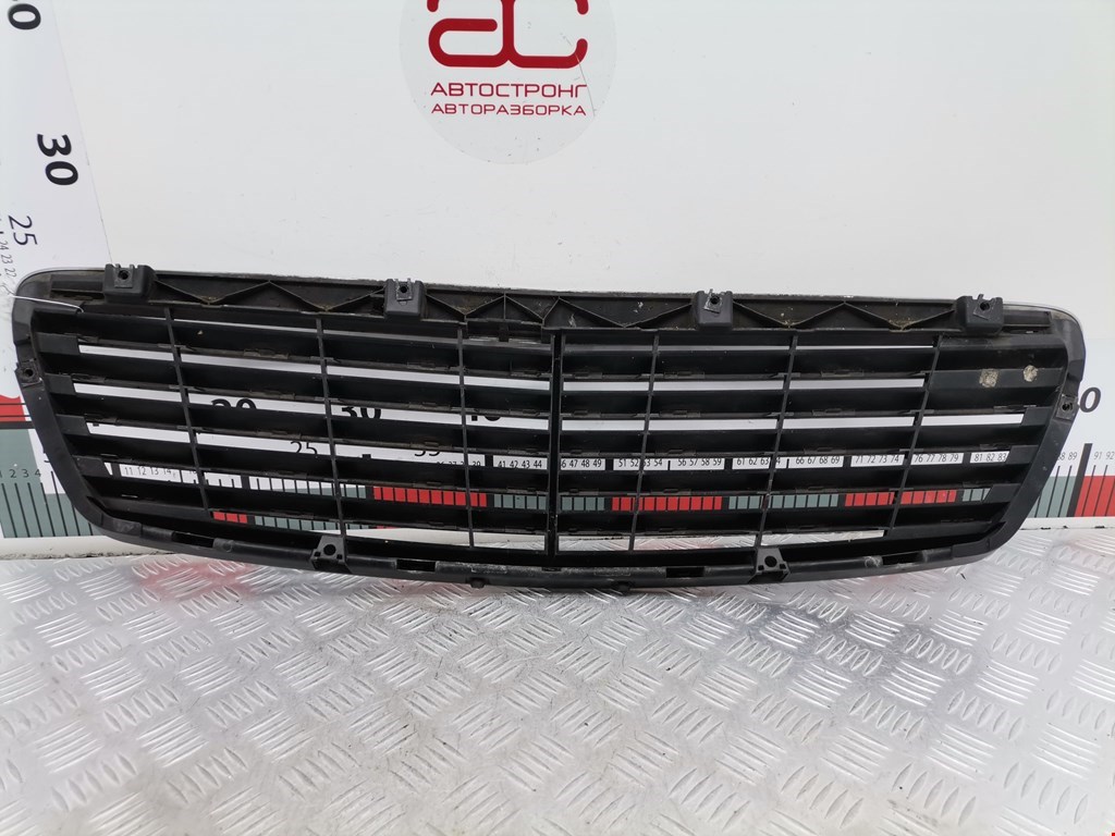 Решетка радиатора Mercedes E-Class (W211) купить в Беларуси