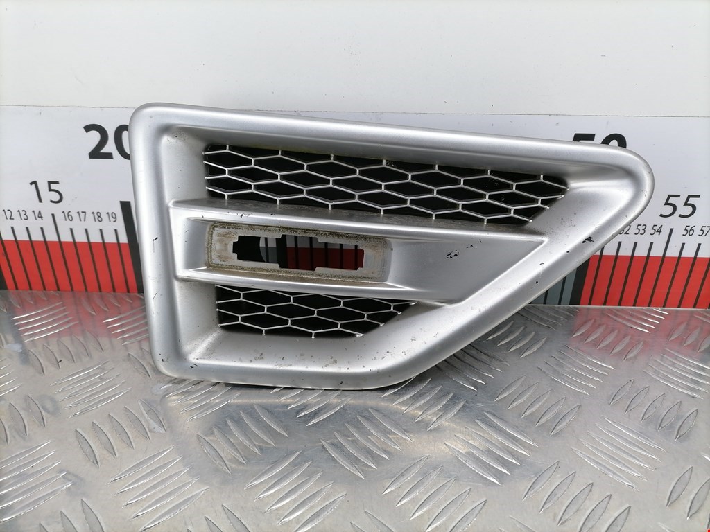 Накладка декоративная (молдинг) переднего правого крыла Land Rover Freelander 2
