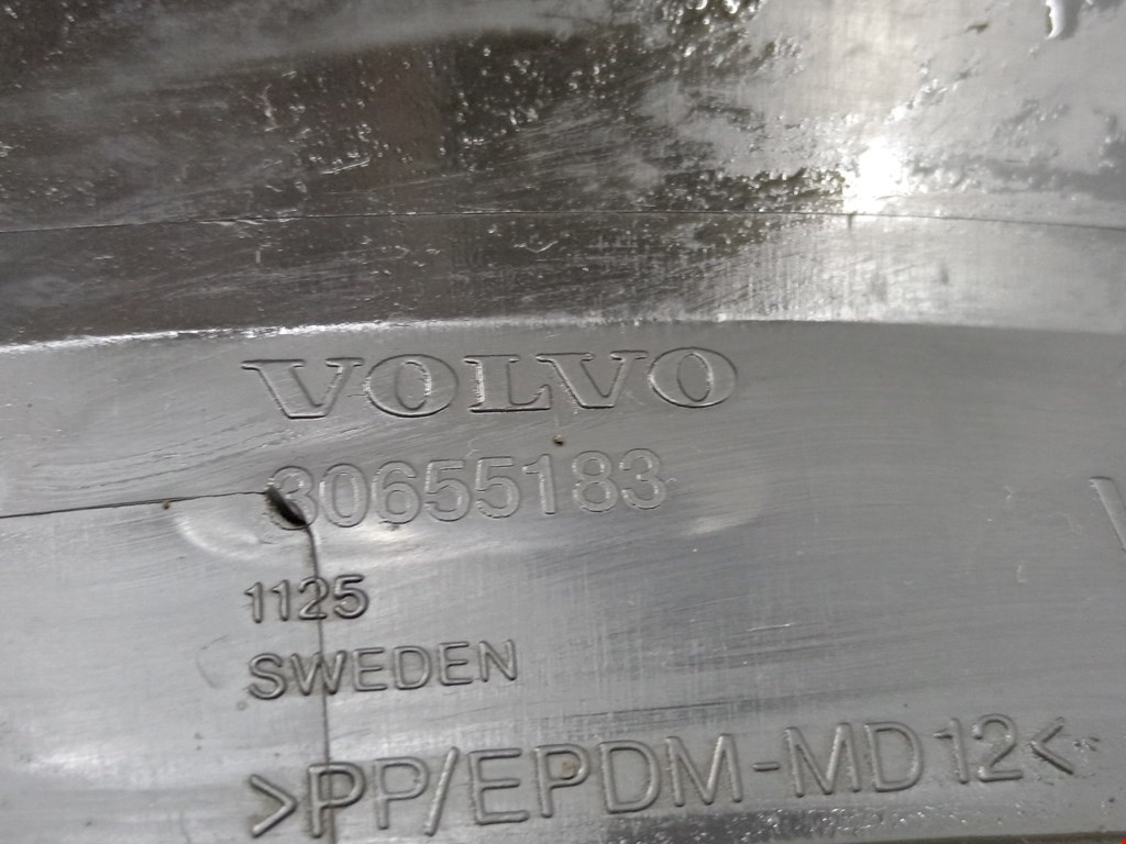 Накладка декоративная (молдинг) заднего левого крыла Volvo XC90 1 купить в Беларуси