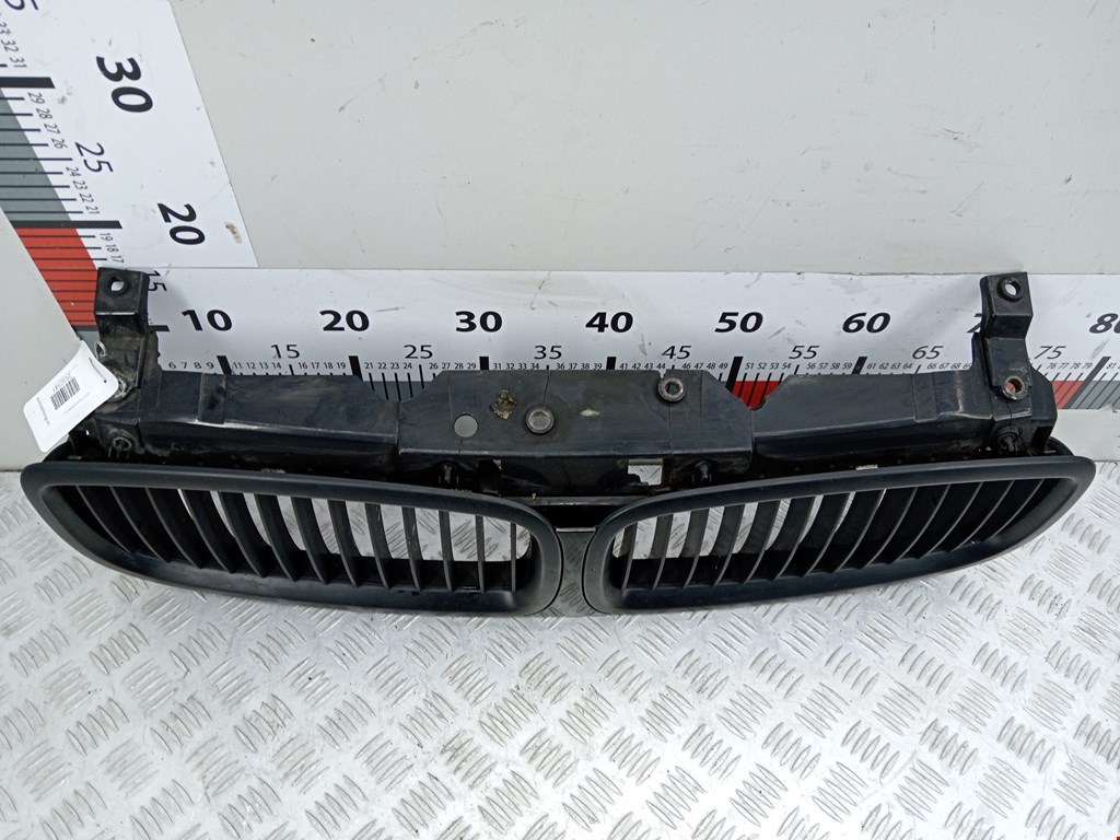 Решетка радиатора BMW 7-Series (E65/E66) купить в России