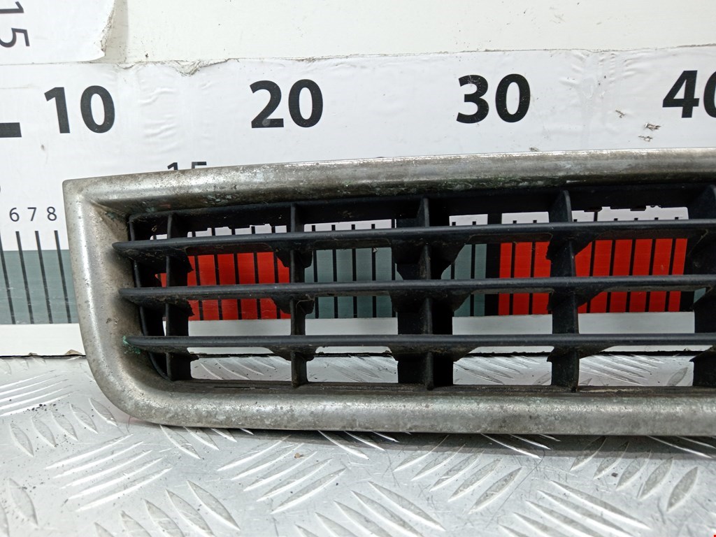 Решетка (заглушка) в бампер центральная Audi A4 B6 купить в Беларуси