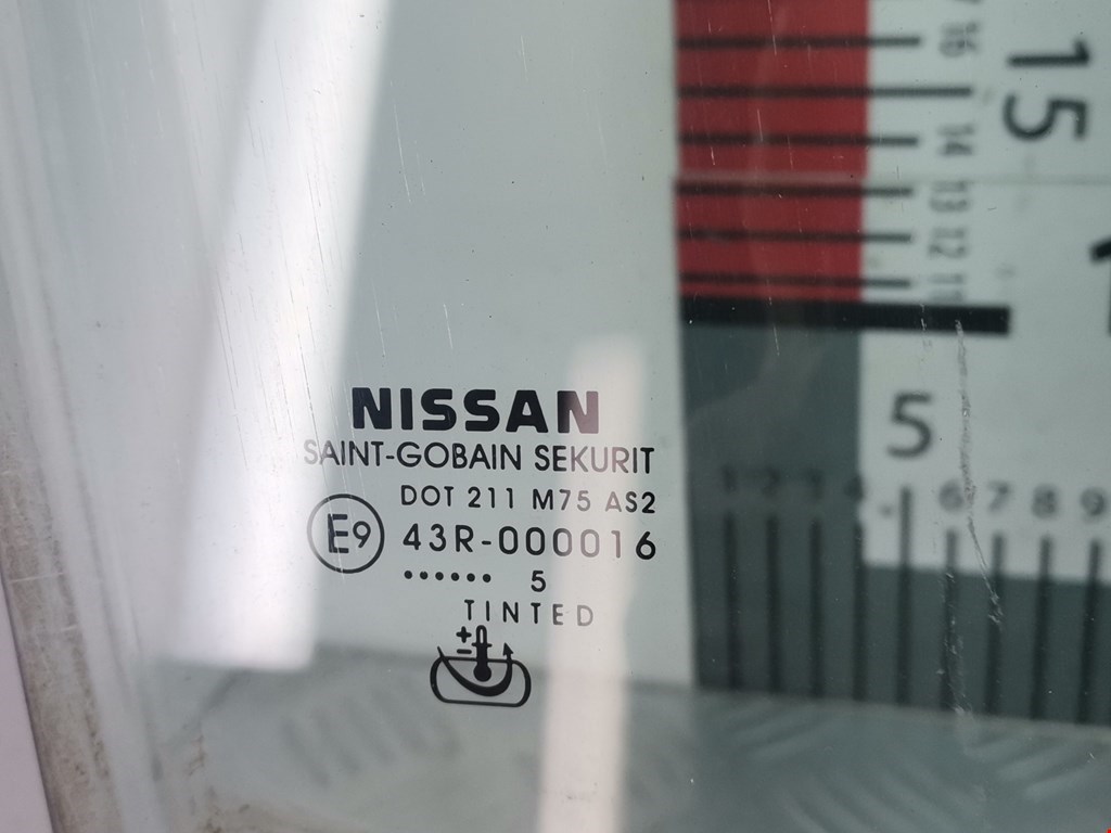 Стекло двери передней правой Nissan Pathfinder (R51) купить в Беларуси