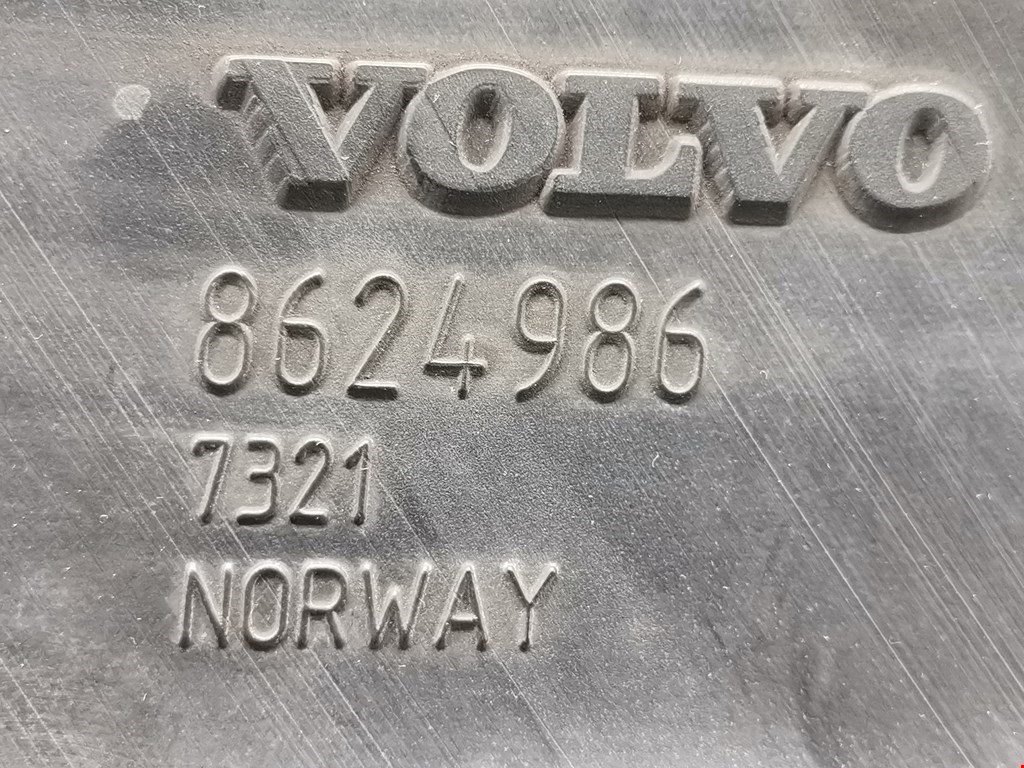 Воздухозаборник (наружный) Volvo XC90 1 купить в России