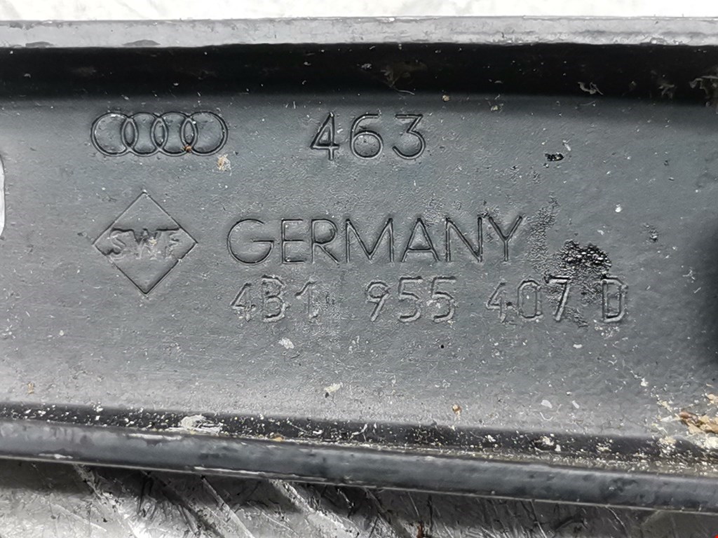 Поводок стеклоочистителя передний левый Audi A6 C5 купить в России