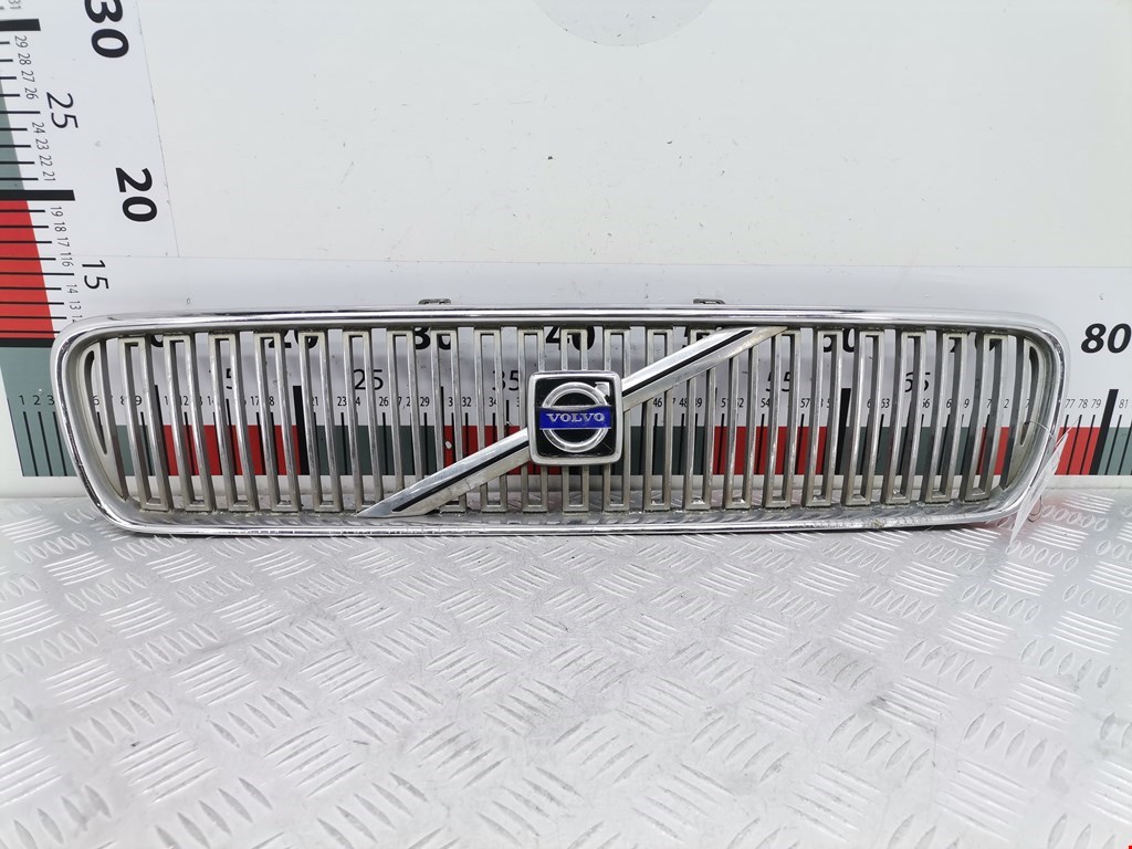 Решетка радиатора Volvo V50 1 купить в России