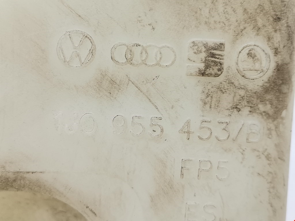 Бачок омывателя Volkswagen Golf 4 купить в России