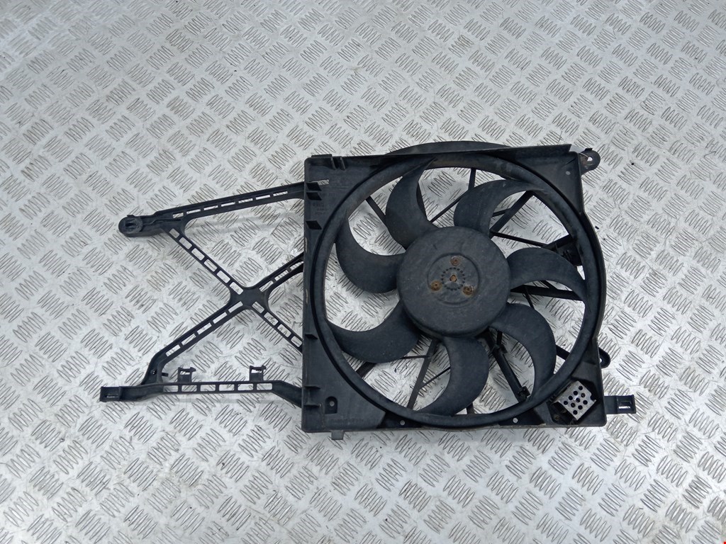 Вентилятор радиатора основного Opel Zafira B