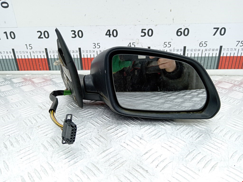 Зеркало боковое правое Skoda Octavia 1Z купить в Беларуси