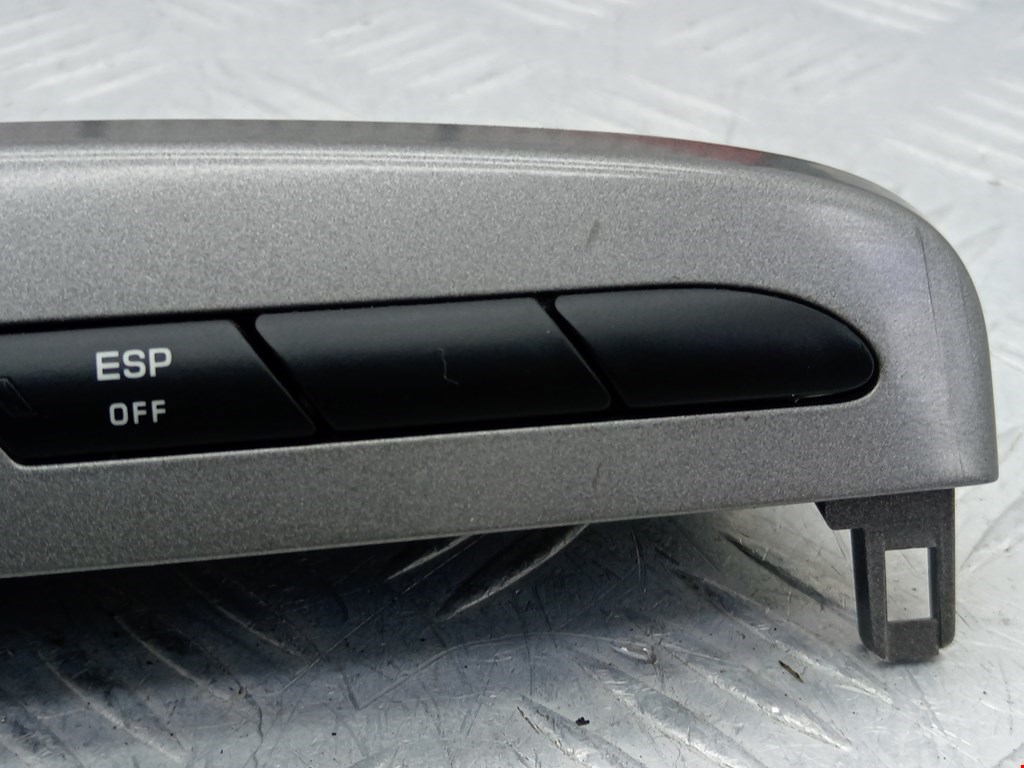 Кнопка аварийной сигнализации Peugeot 308 купить в России