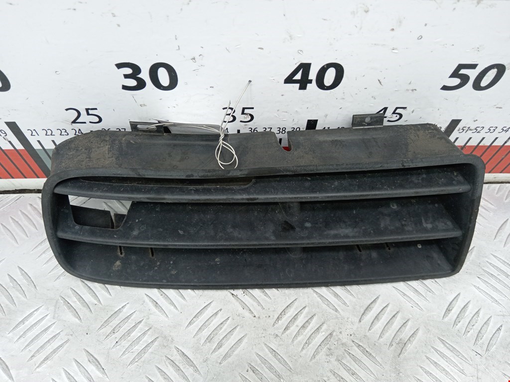 Решетка (заглушка) в бампер левая Volkswagen Golf 4 купить в России