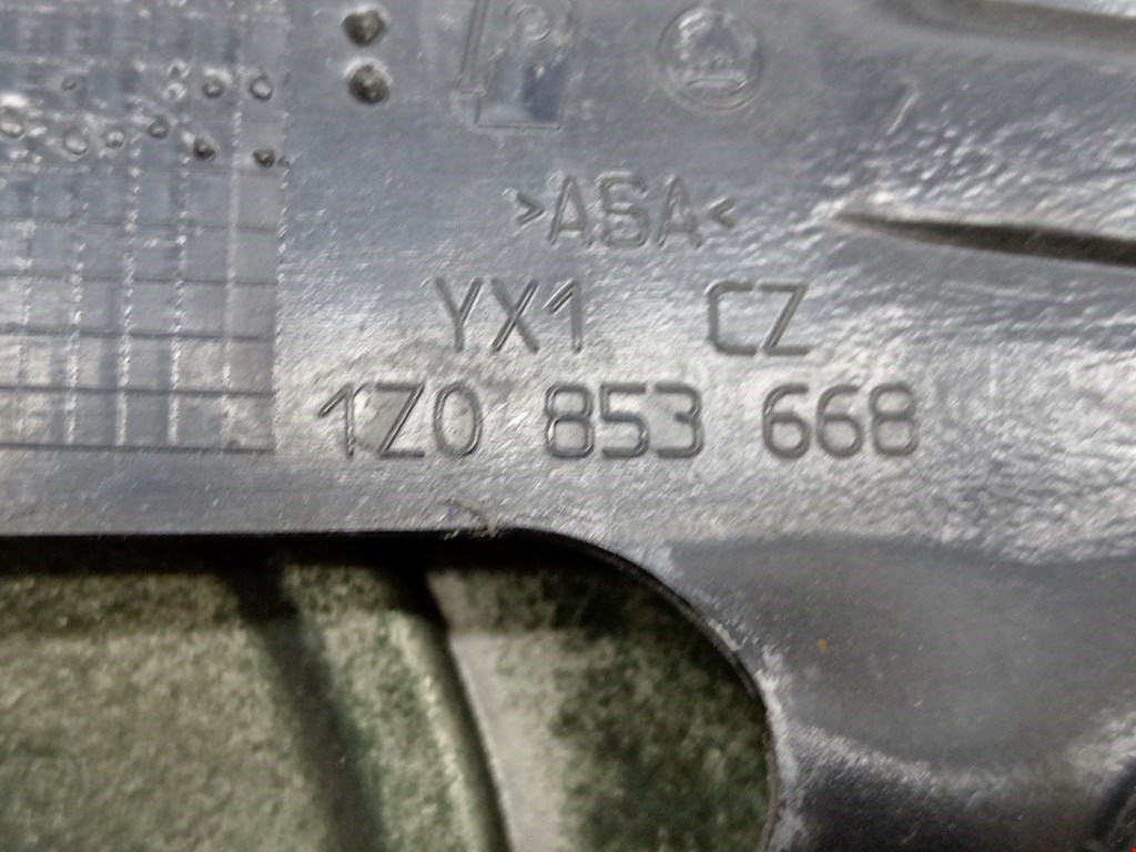 Решетка радиатора Skoda Octavia 1Z купить в России