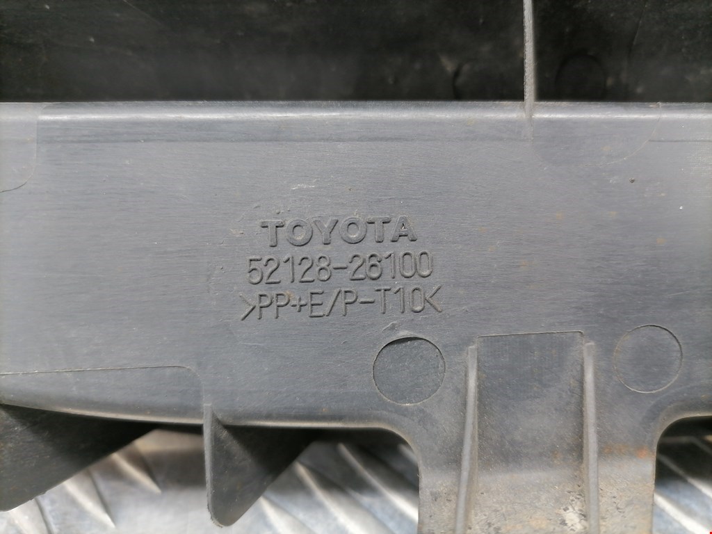 Решетка (заглушка) в бампер левая Toyota HiAce (H200) купить в России