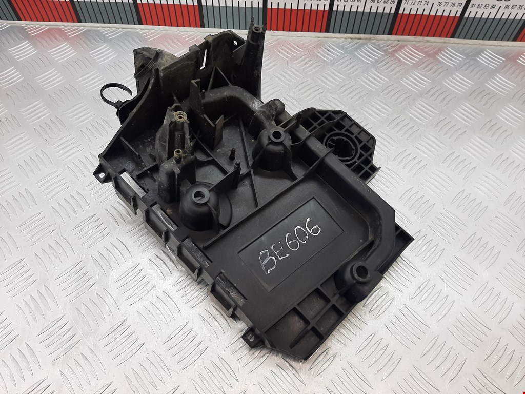 Крепление (корпус) аккумулятора Citroen C5 1 купить в России