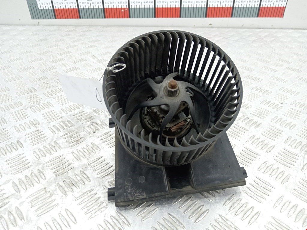 Моторчик печки (вентилятор отопителя) Volkswagen Lupo