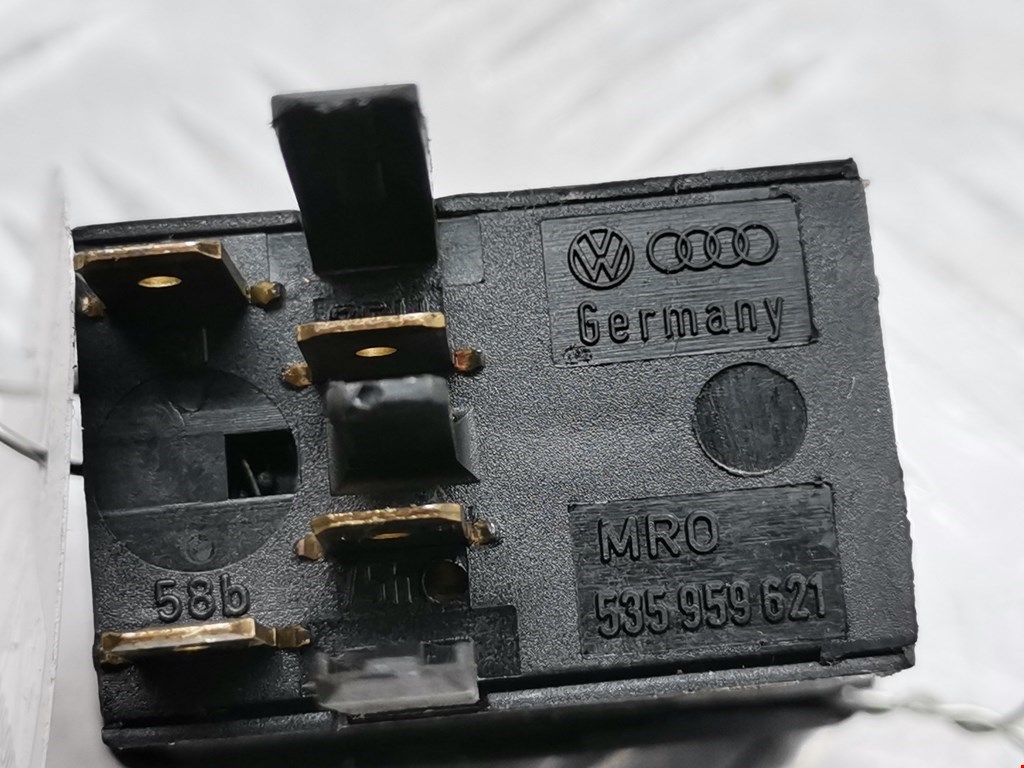 Кнопка обогрева заднего стекла Volkswagen Passat 3 купить в России