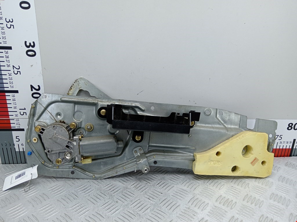 Стеклоподъемник электрический двери передней правой Volvo 850