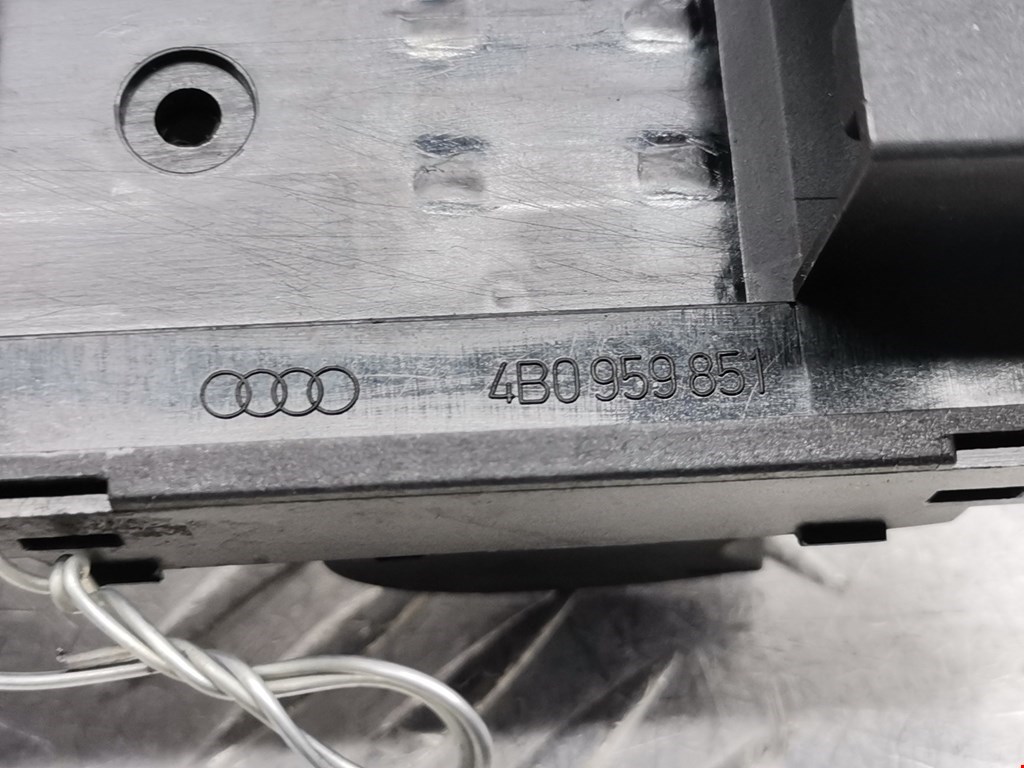 Блок управления стеклоподъемниками Audi A3 8L купить в Беларуси