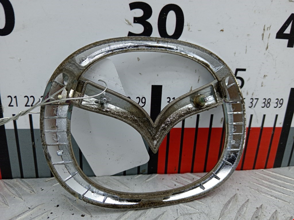 Эмблема (значок) Mazda 3 BK купить в России