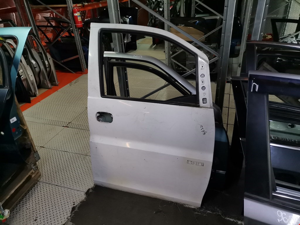 Дверь передняя правая Hyundai H1 1 купить в Беларуси