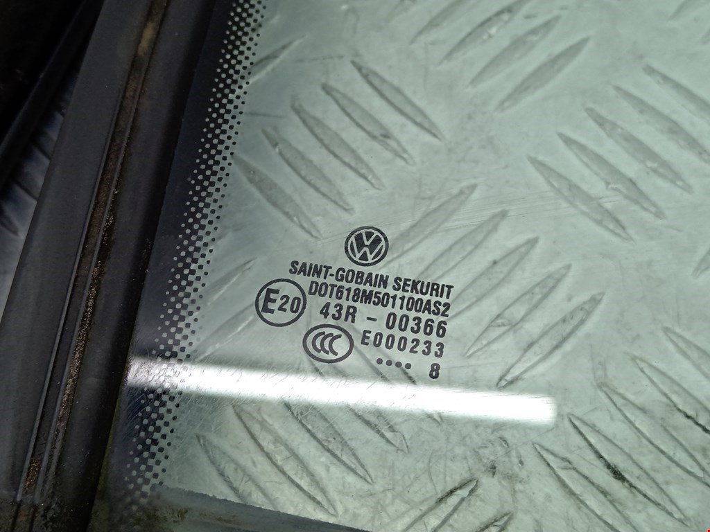 Стекло форточки двери задней левой Volkswagen Phaeton купить в Беларуси