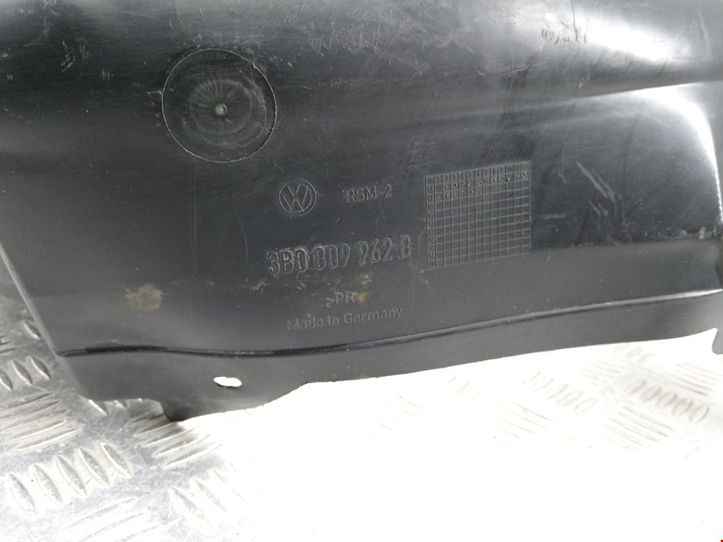 Подкрылок (защита крыла) передний правый Volkswagen Passat 5 купить в Беларуси