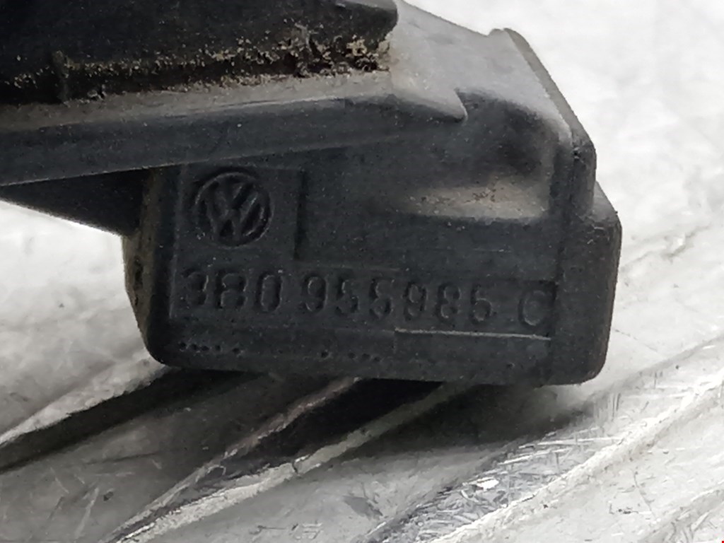 Форсунка омывателя лобового стекла Volkswagen Golf 4 купить в России