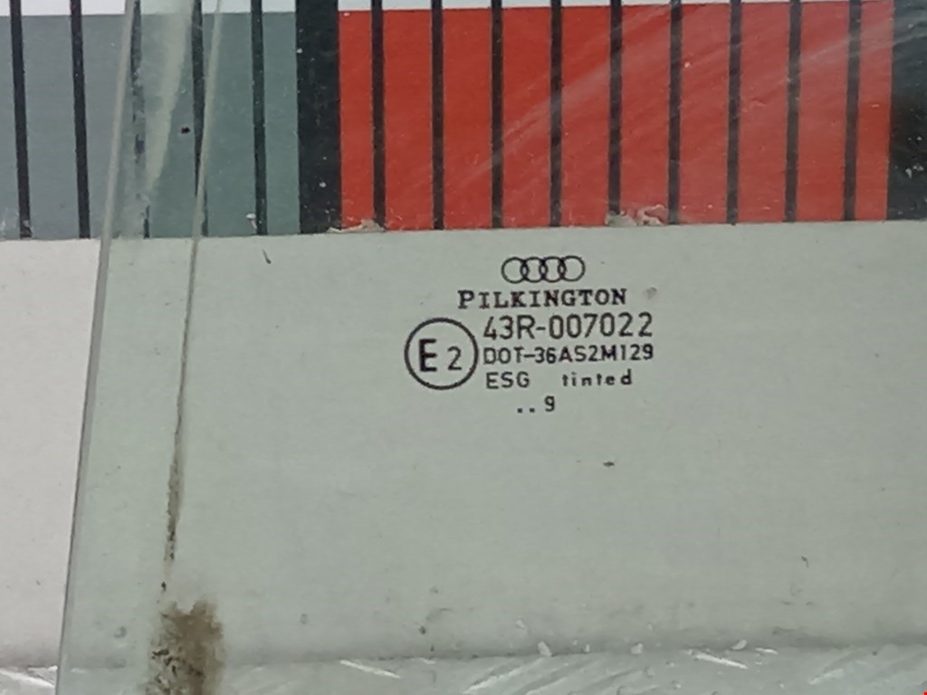 Стекло двери задней левой Audi A4 B5 купить в России