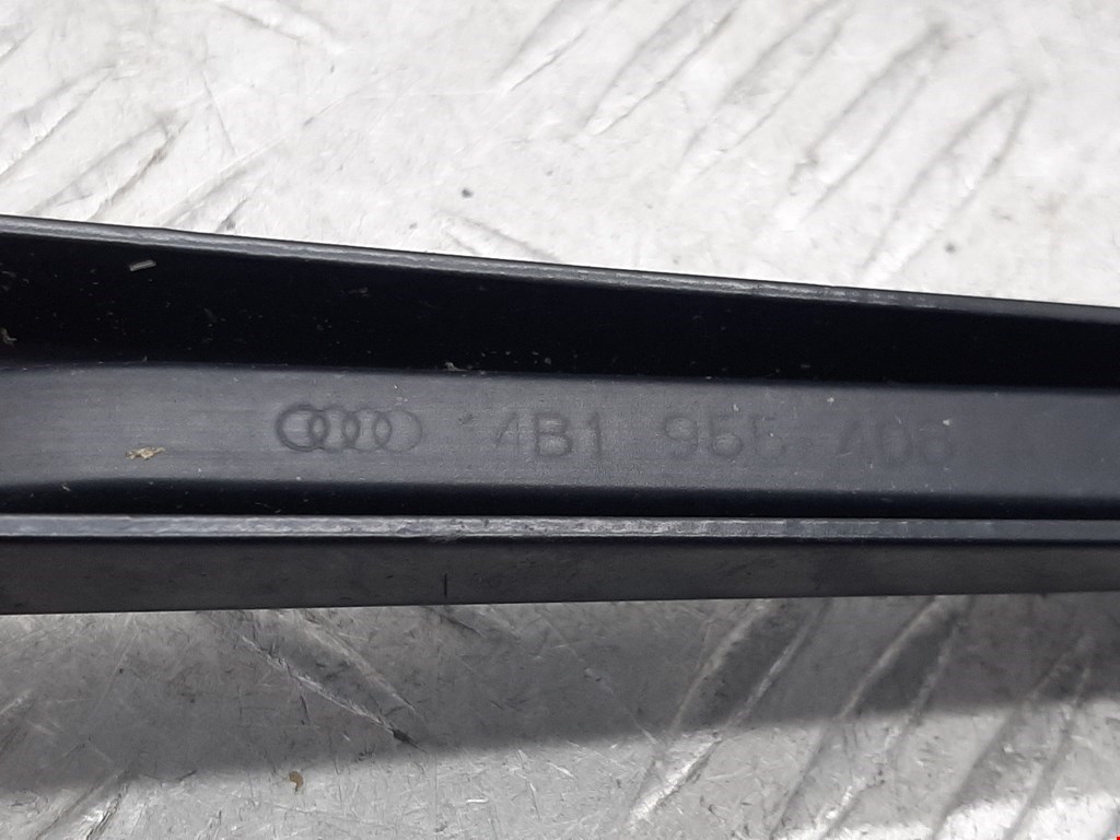 Поводок стеклоочистителя передний правый Audi A6 C5 купить в Беларуси