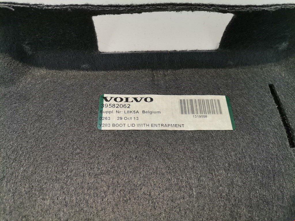 Обшивка крышки багажника Volvo S60 2 купить в Беларуси