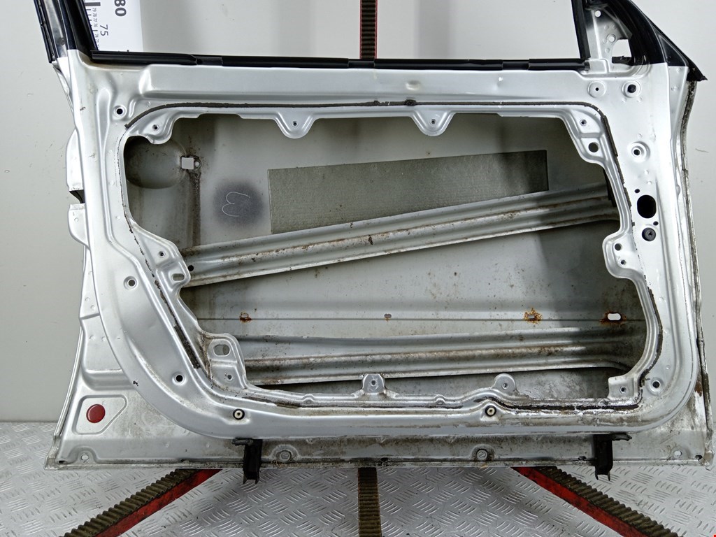 Дверь передняя левая Volkswagen Passat 5 GP купить в Беларуси