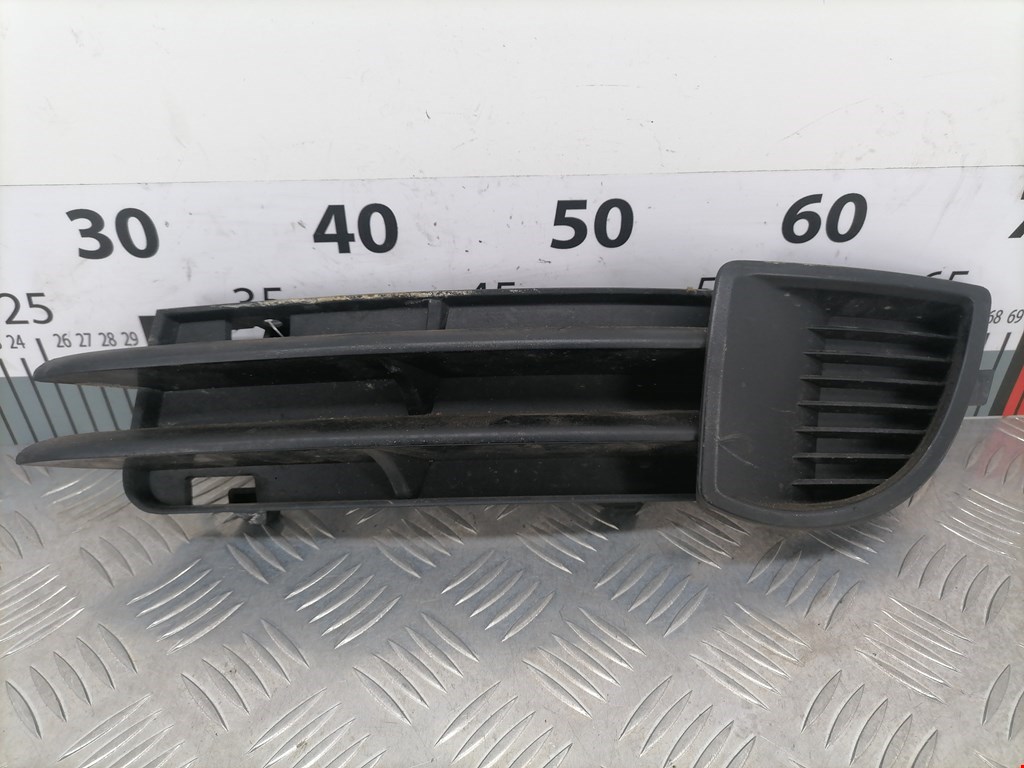 Решетка (заглушка) в бампер левая Audi A3 8P купить в России