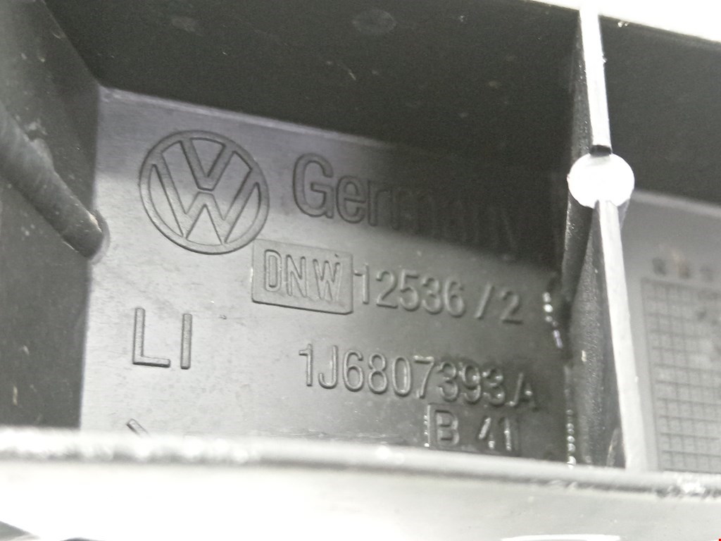 Кронштейн (крепление) заднего бампера левый Volkswagen Golf 4 купить в России