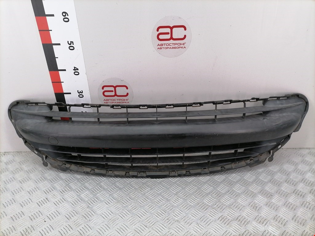 Решетка (заглушка) в бампер центральная Peugeot 207 купить в Беларуси