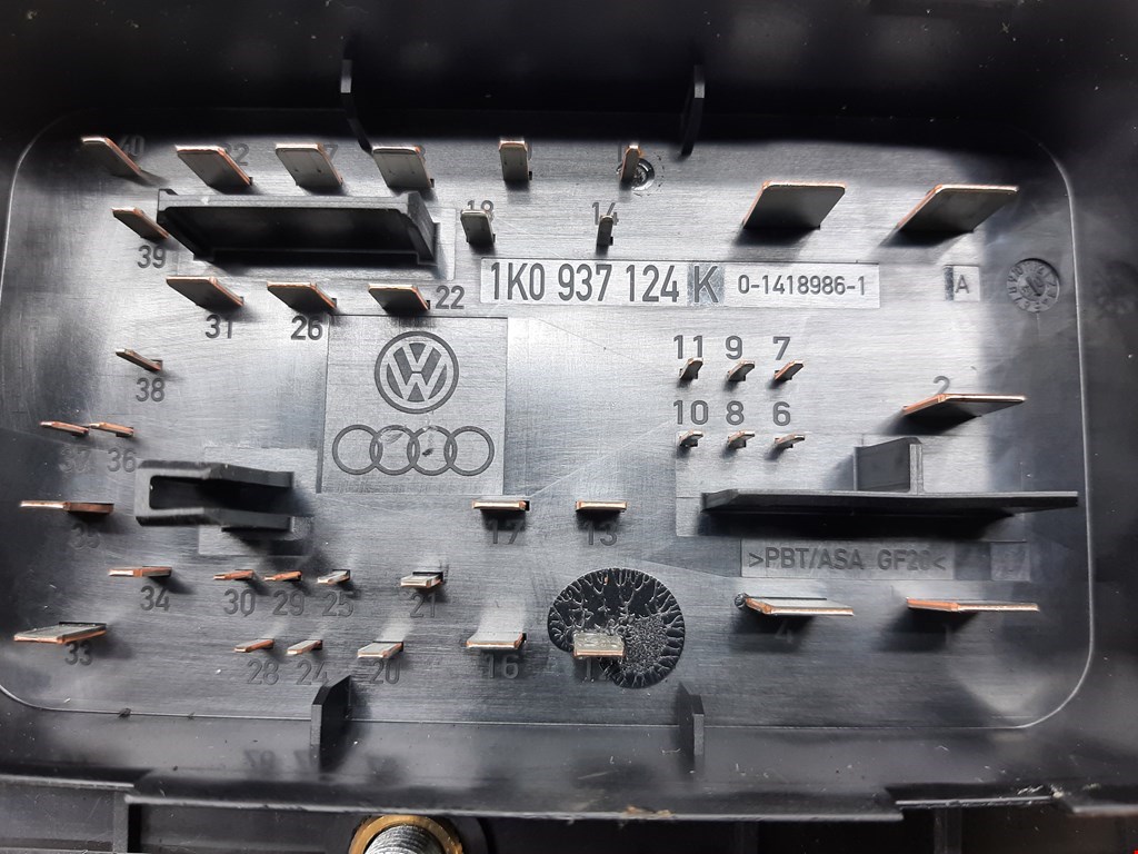 Блок предохранителей Audi A3 8P купить в Беларуси