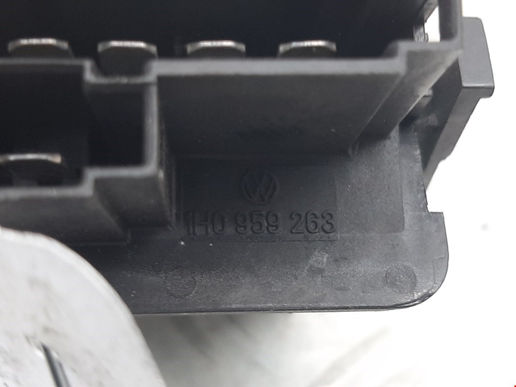 Резистор отопителя (сопротивление печки) Volkswagen Golf 3 купить в Беларуси