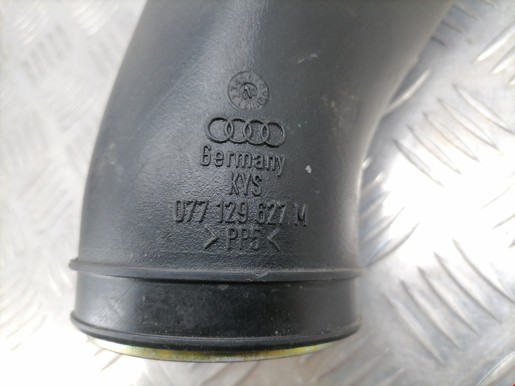 Патрубок воздушного фильтра Audi A8 D2 купить в России