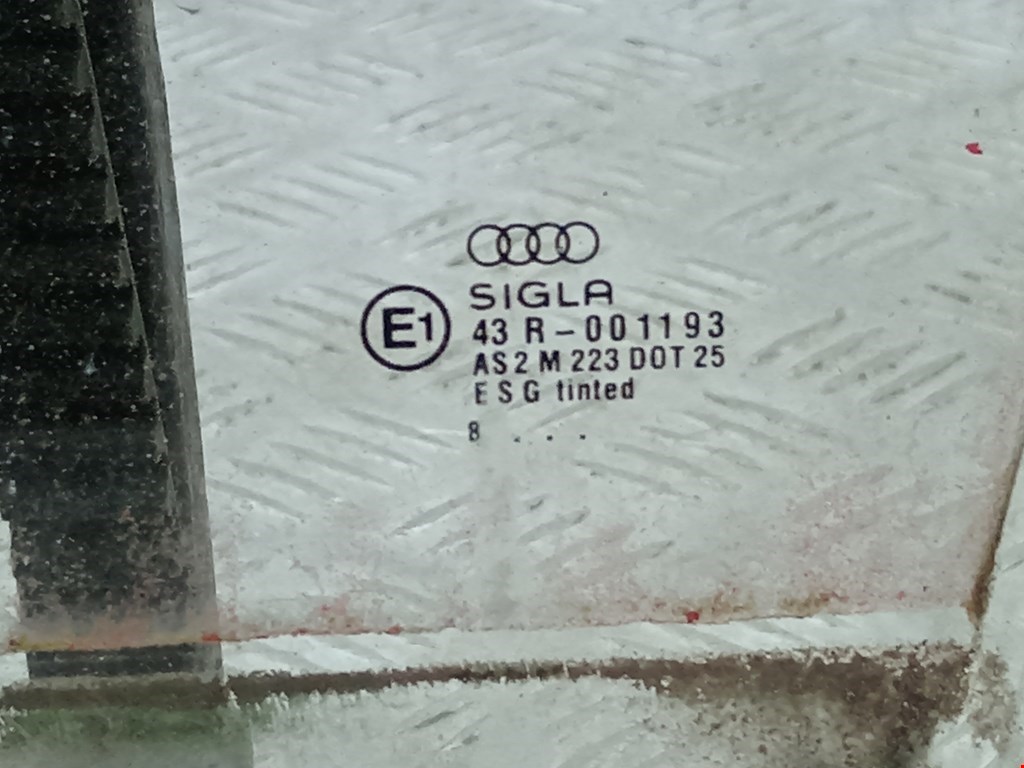 Стекло двери передней левой Audi A4 B5 купить в Беларуси