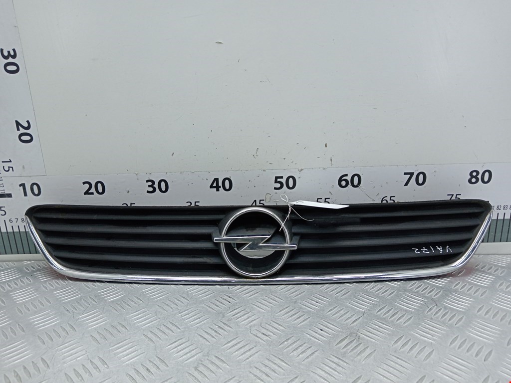 Решетка радиатора Opel Astra G