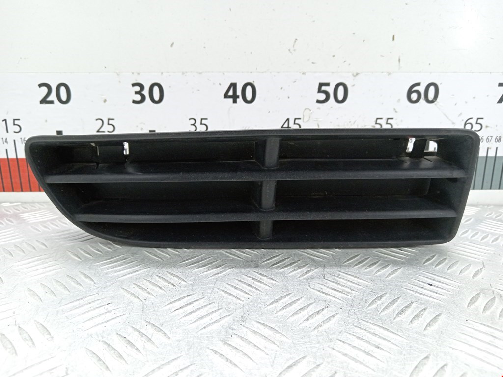 Решетка (заглушка) в бампер правая Volkswagen Bora купить в России
