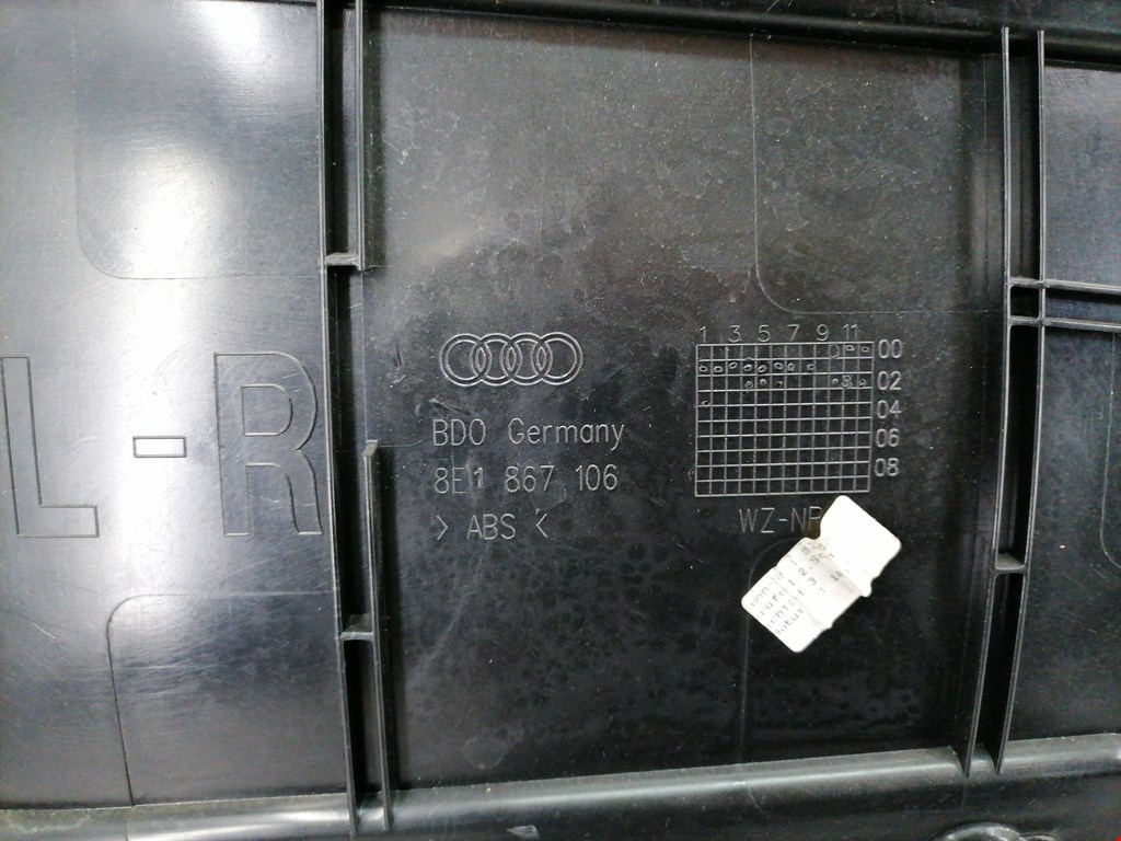 Обшивка (карта) двери передней правой Audi A4 B6 купить в России